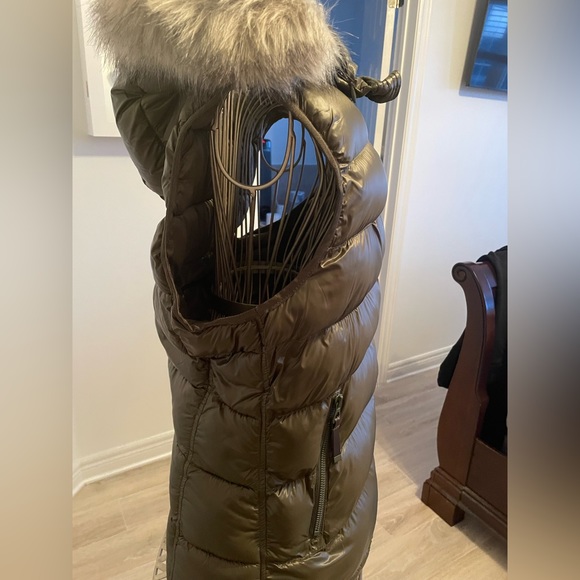 Green Gap puffer vest - Picture 3 of 9